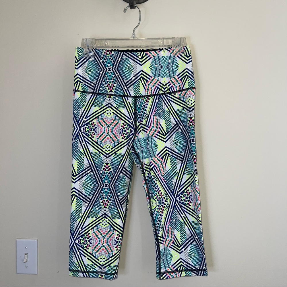 VSX‎ Victoria’s Secret Sport Knockout Crop Leggings Geometric Print Small